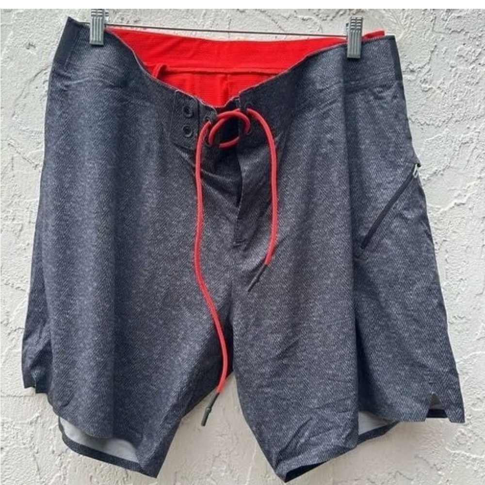 Men’s lululemon “THE SHORT” herringbone pattern lined swim shorts size 30 - Picture 1 of 13